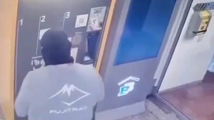 Hoții au plătit parcarea FOTO: Captură video