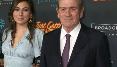 Apelul care ridică semne de întrebare după moartea fiicei lui Tommy Lee Jones. Tânăra, în vârstă de 34 de ani, ar fi prezentat „modificări de culoare”