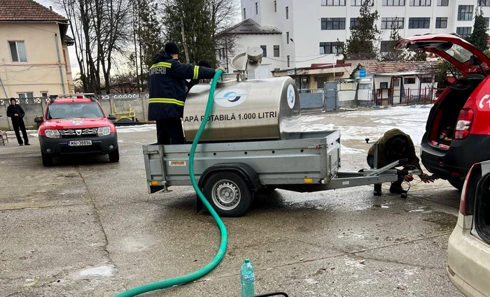 Apă potalibilă pentru locuitori FOTO: Facebook/DSU