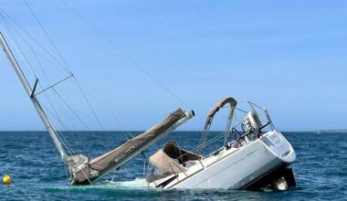 Povestea cuplului care a supraviețuit 66 de zile pe mare, pe o plută de cauciuc. Barca lor a fost scufundată de balene