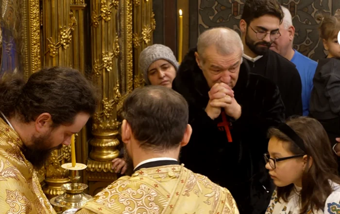 Gigi Becali a petrecut Revelionul la biserică  Foto/Captură foto Trinitas 