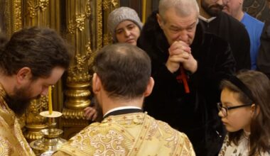 Gigi Becali s-a dus la munte de Revelion, dar nu la distracție. În genunchi, la bisericuța din Poiana Brașov, patronul FCSB și-a pus dorința: „Mă rog să îi paradim!”