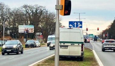 Şoferi în război cu un radar care dă 8.000 de amenzi pe lună. Aparatul a fost vandalizat pentru a treia oară