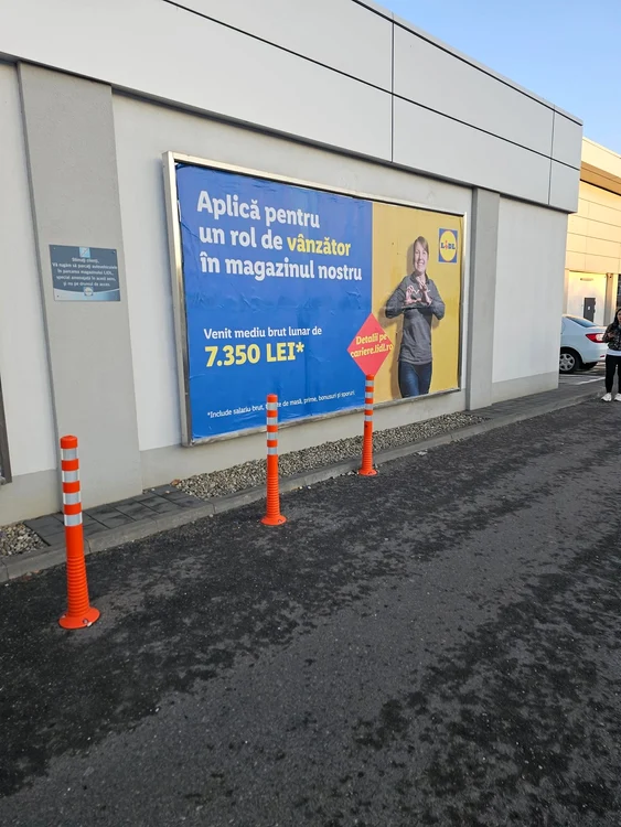 Panou publicitare de angajare la Lidl