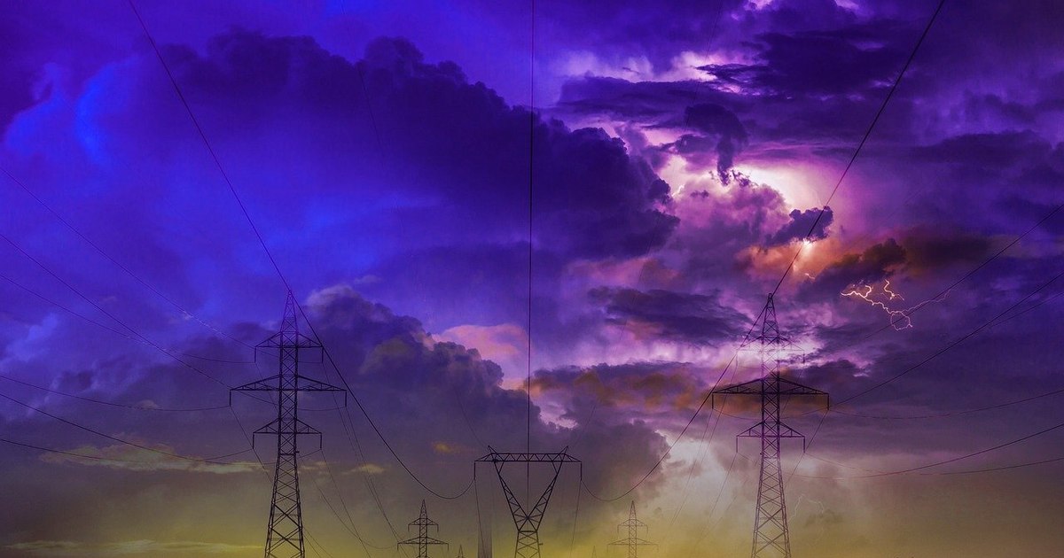 Vremea extremă a lăsat mii de oameni fără curent electric, în mai multe județe. Comitetul Energetic de Iarnă, convocat de urgență