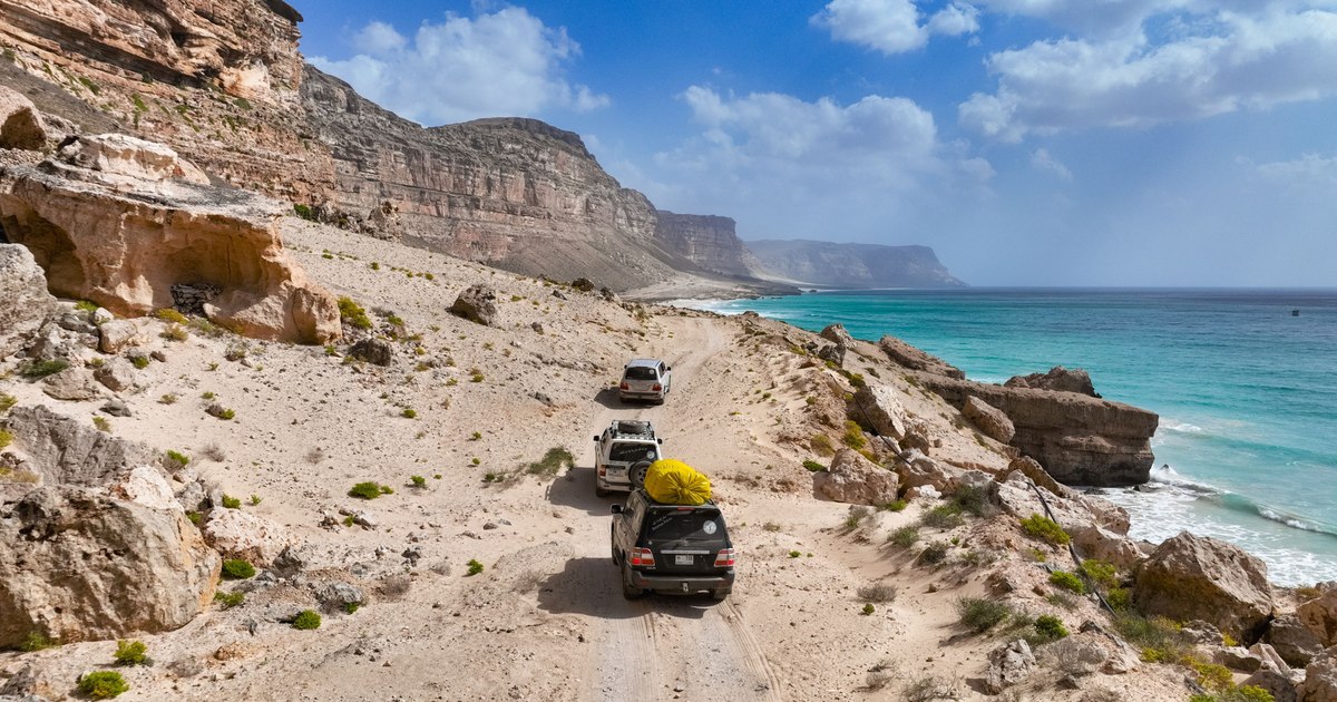 O româncă, blocată alături de sute de turiști pe o insulă pustie din Yemen: „Nimeni nu știe nimic”