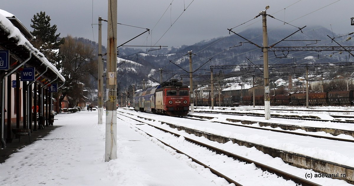 „Împroșcat cu murdării în toaleta vagonului”. Experiența umilitoare reclamată de un român după o călătorie cu trenul