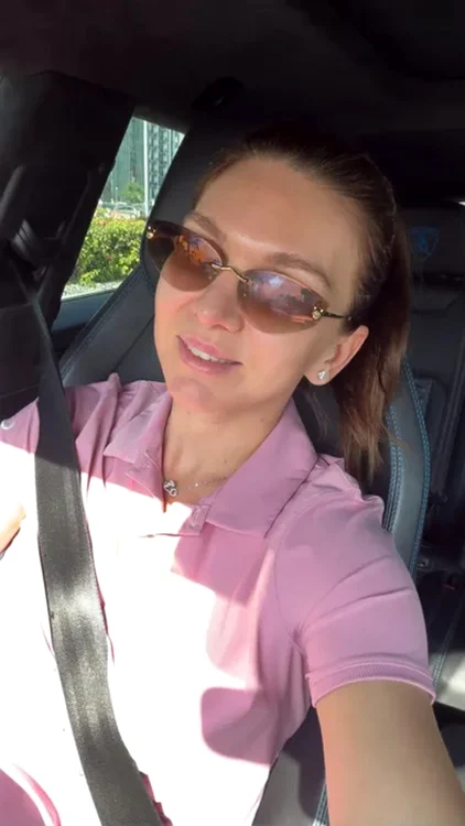 Simona Halep, într-o mașină Lamborghini. Foto Instagram simonahalep27
