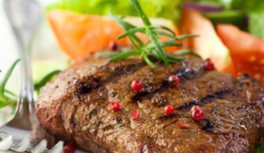 Analiză privind coșul de cumpărături al românilor în decembrie: oltenii preferă porcul, moldovenii cumpără conserve. Zona care preferă mezelurile