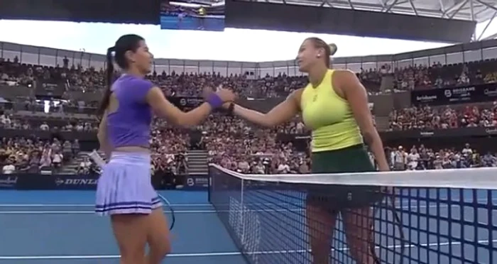 Sorana și Aryna, la salutul de la final   FOTO captură video WTA