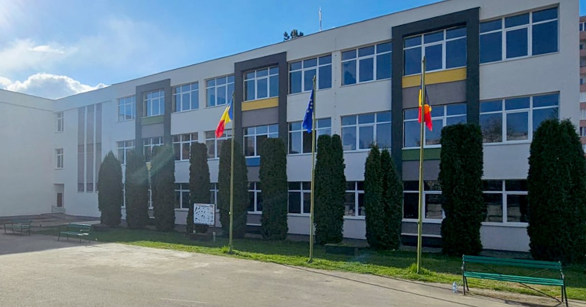 Ferrari îi felicită pe profesorii unui liceu tehnologic din Târgu Mureș: un fost elev proiectează acum pentru celebrul constructor italian