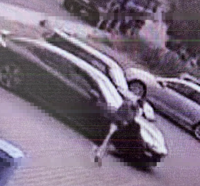 Românul ieșea liniștit din magazin și pleca cu mașina de lux FOTO: Captură video/ Bild