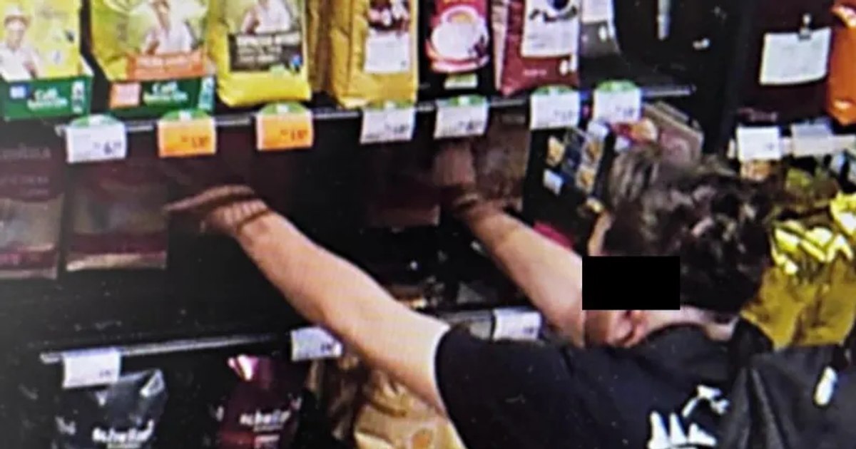 Jafuri în serie cu un Porsche: un român este acuzat că a jefuit 10 supermarketuri într-o singură zi. Ce metodă folosea