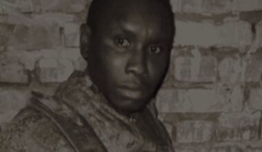 O filmare șocantă arată soldați ruși umilind un mercenar african. Acesta e trimis la asalt cu o mină antitanc atașată de corp