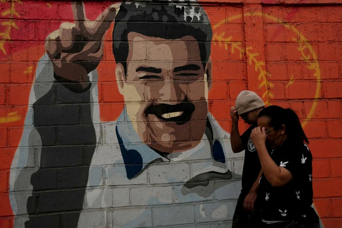 Pictură murală cu Maduro la Caracas foto profimedia