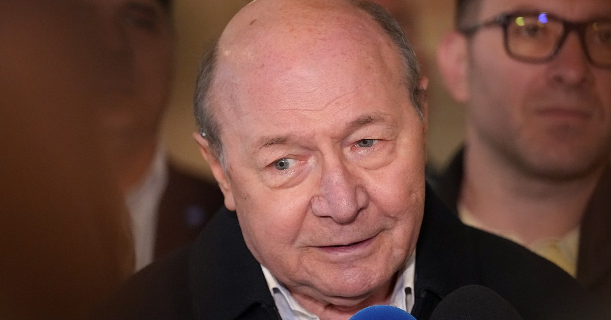 Băsescu consideră că Nicușor Dan „face o mare greşeală şi este într-o capcană” dacă prezintă un raport privind anularea alegerilor