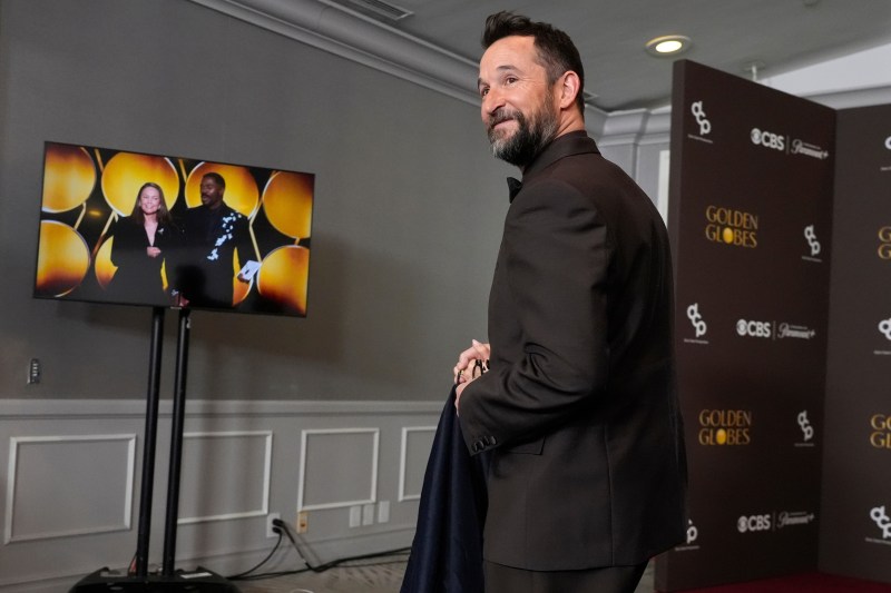 VIDEO Globurile de Aur 2026: „The Pitt” și „The Studio” au dominat categoria TV / Celebrul serial care a avut cele mai multe nominalizări a plecat cu mâna goală