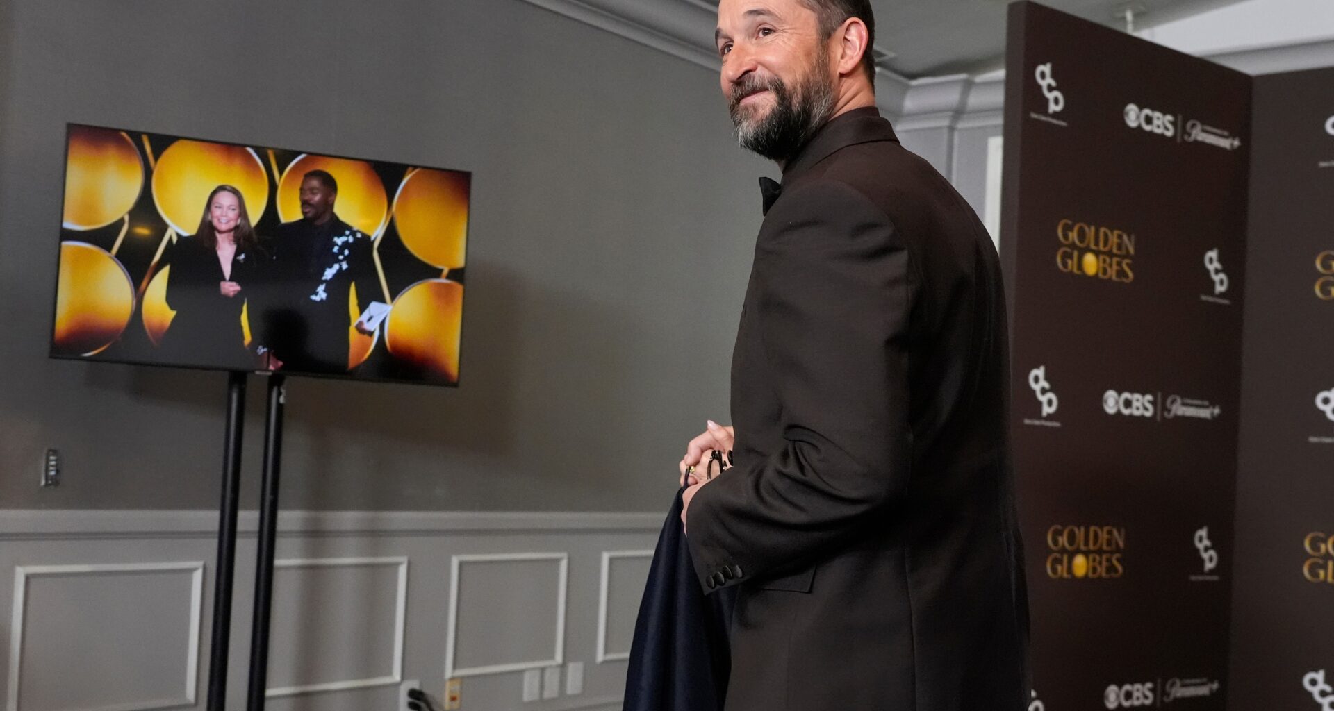 VIDEO Globurile de Aur 2026: „The Pitt” și „The Studio” au dominat categoria TV / Celebrul serial care a avut cele mai multe nominalizări a plecat cu mâna goală