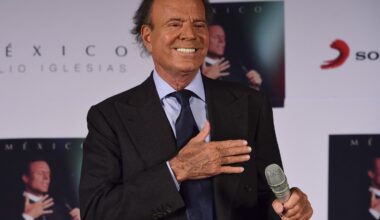 Julio Iglesias, protagonistul unui scandal sexual. Acuzațiile formulate de două foste angajate ale artistului