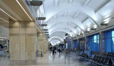 Un pensionar a vrut să se îmbarce într-un zbor din Tenerife cu soția moartă, într-un scaun cu rotile: „Avea o temperatură anormal de scăzută și nu respira”