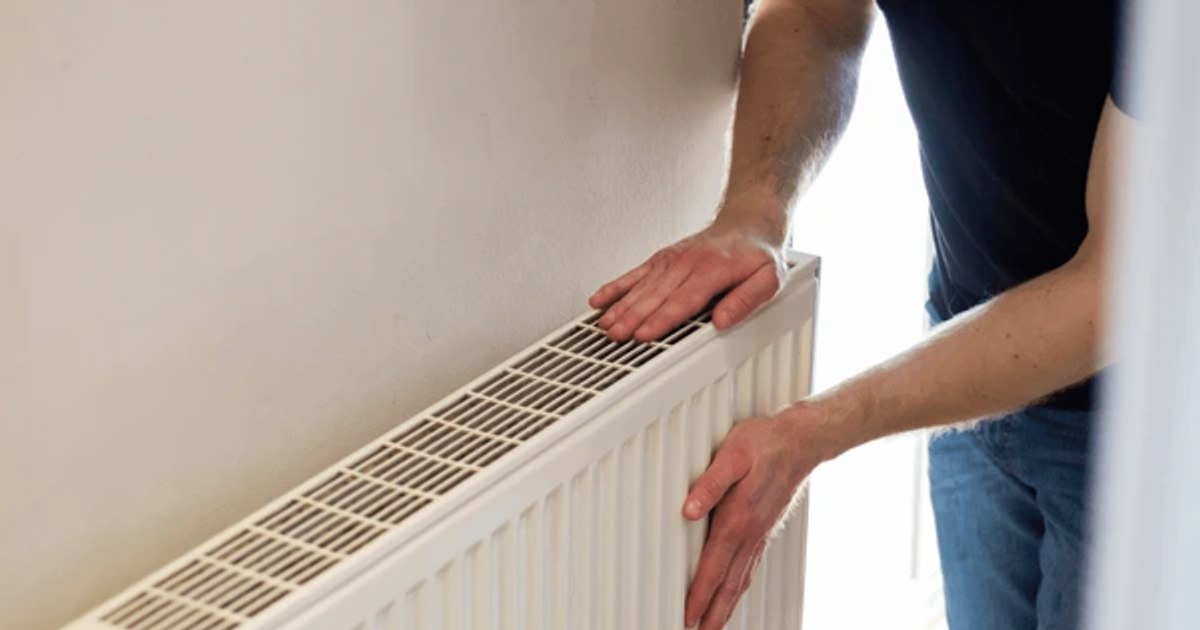 Apelul disperat al unui bucureștean către președinte și premier: „Cum se poate ca atâtea imobile din București să depindă de un singur cazan cu abur fierbinte?”