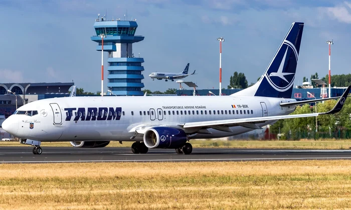 Avion Tarom la sol