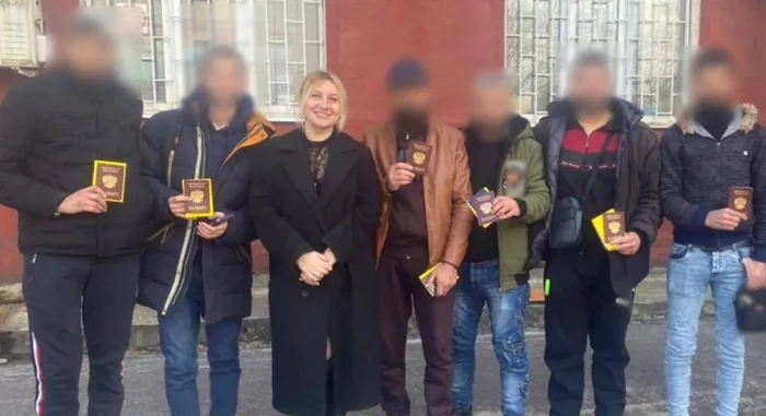Polina Azarnih, alături de noii recruți sirieni FOTO: Captură Telegram