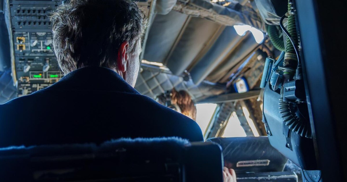 Nicușor Dan va avea internet la bordul avionului Spartan. Ministrul Apărării: „S-a făcut un prim test de comunicații”