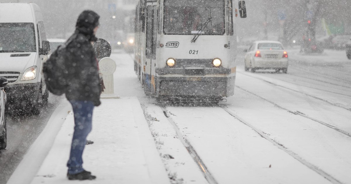 Meteorologii anunță ninsori în București. Temperaturile vor scădea considerabil în următoarele zile