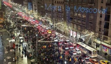 Amenda primită de motociclistul care a proiectat mesajul „Marş la Moscova” în timpul protestului AUR