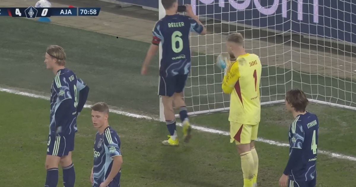 Rușine istorică: Ajax Amsterdam, echipa care l-a refuzat pe Chivu, umilită în Cupa Olandei