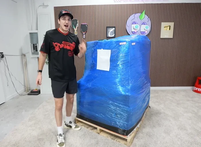 Un YouTuber din Georgia a cumpărat produse Apple returnate FOTO: Captură video