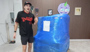 Ce a găsit un youtuber din Georgia într-un palet cu produse Apple returnate pe care a plătit 1.300 de euro