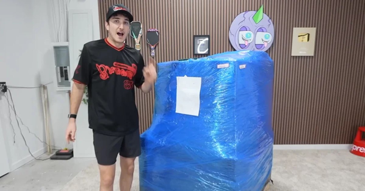 Ce a găsit un youtuber din Georgia într-un palet cu produse Apple returnate pe care a plătit 1.300 de euro