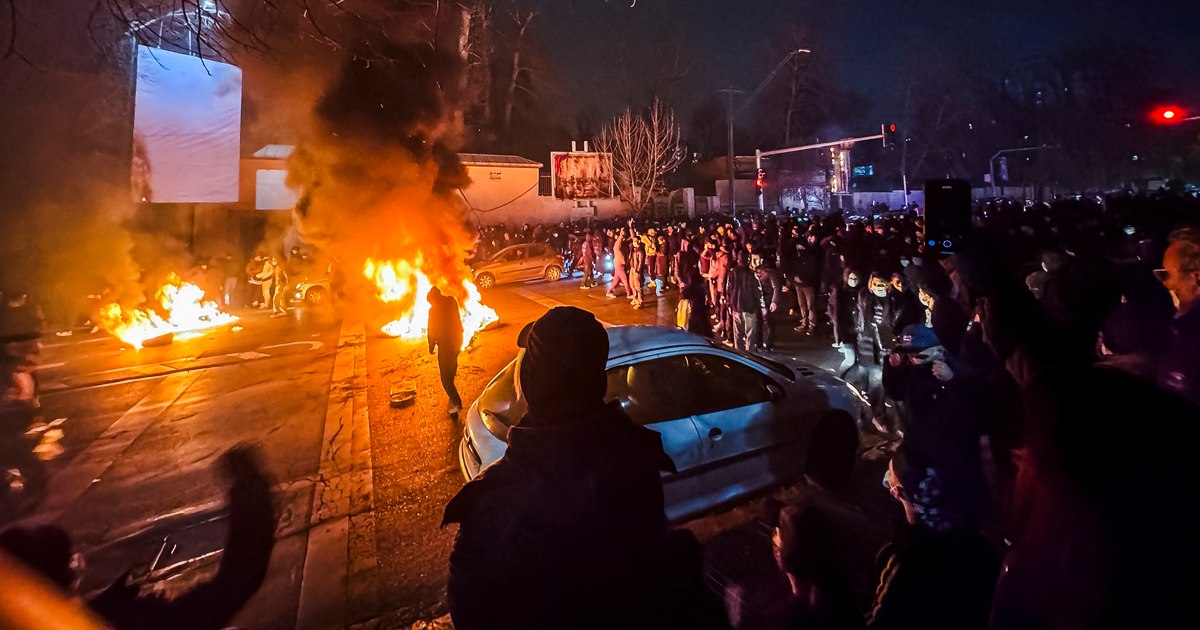 „Un masacru!”. Trei fotbaliști morți în valul de proteste din Iran. Tăcerea FIFA, condamnată cu fermitate