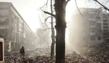 Rușii reeditează tactica silențioasă de a sufoca apărarea ucraineană într-un alt oraș din prima linie