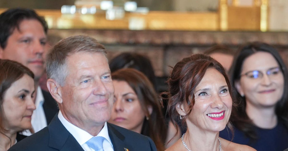 Klaus și Carmen Iohannis și-au achitat datoriile pentru care Primăria Sibiu a emis somații. Statul român continuă acțiune în instanță împotriva fostului președinte