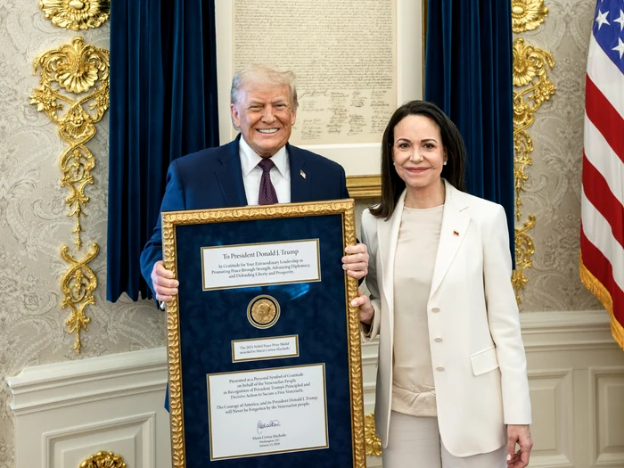 María Corina Machado i a inmanat lui Donald Trump medalia Premiului Nobel pentru Pace foto Casa Albă png