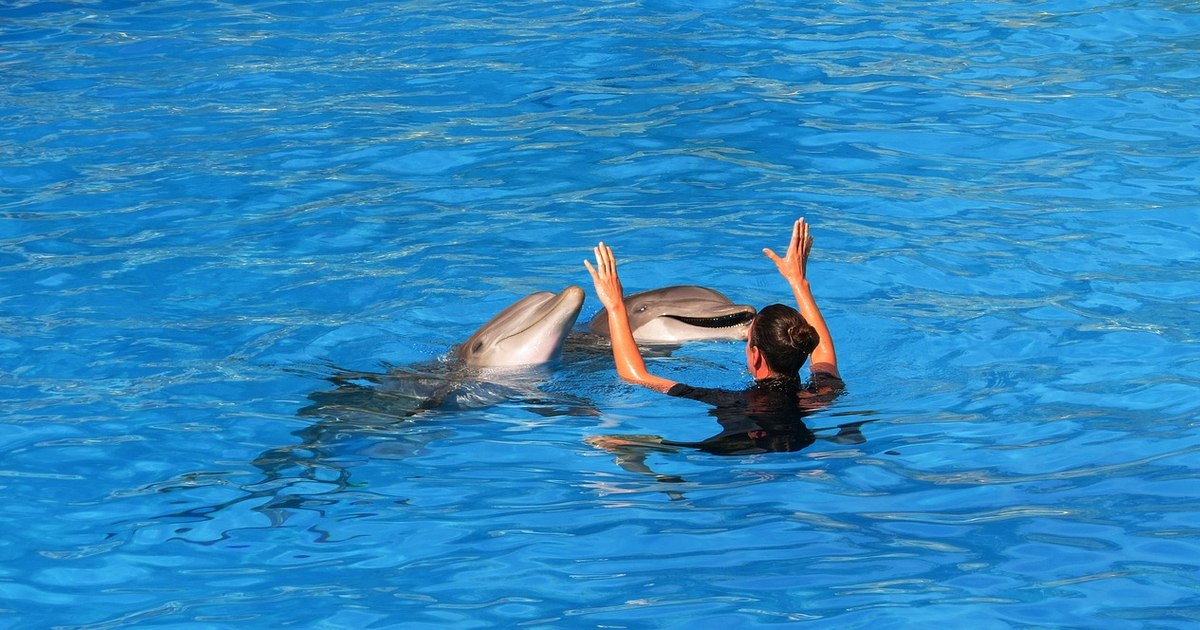 Unde fac românii plajă când acasă e ger: „În paradisul ăsta ieșim din mare doar cât să ne ghiftuim”