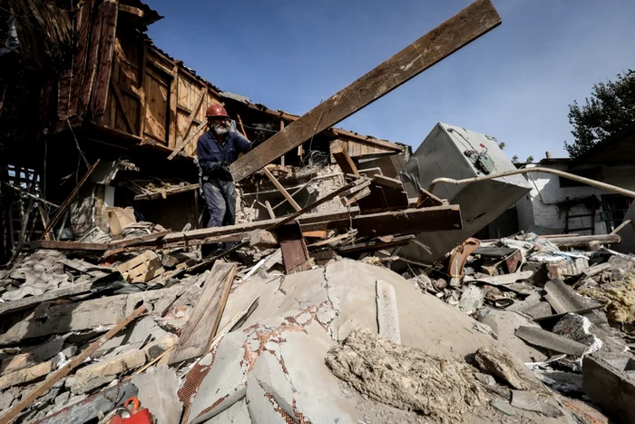 Ucraina este în mare parte în ruine și va trebui reconstruită din temelii. FOTO: EPA EFE