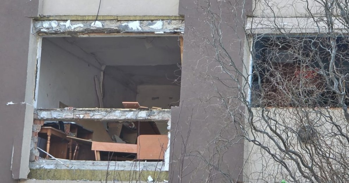 Explozie puternică într-un bloc din Buzău. 25 de apartamente, afectate de deflagrație