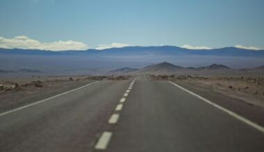 Cea mai lungă autostradă din lume traversează 14 țări, leagă două continente și se întinde pe 30.000 de km: drumuri prin deșert, junglă, munți și orașe