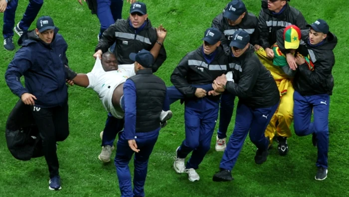 Fanii senegalezi scoși din stadion  FOTO AP
