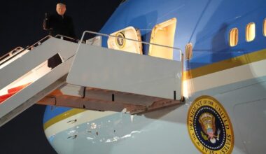Avionul lui Trump, întors din drum în timp ce se îndrepta spre Davos: probleme în timpul zborului la Air Force One