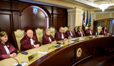 CCR amână dezbaterea sesizării lui Nicușor Dan pe legea privind utilizarea plajei Mării Negre. Care sunt obiecțiile președintelui