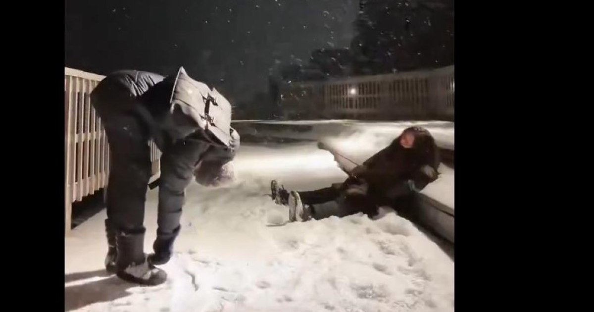 Tinerii din Groenlanda îi ironizează pe americani imitând comportamentul drogaților cu fentanil cunoscuți drept „zombi”: „Cultura americană”