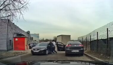 Răfuială între doi șoferi în trafic. Cel care a pornit conflictul s-a pus cu cine nu trebuie și a scăpat cu fuga