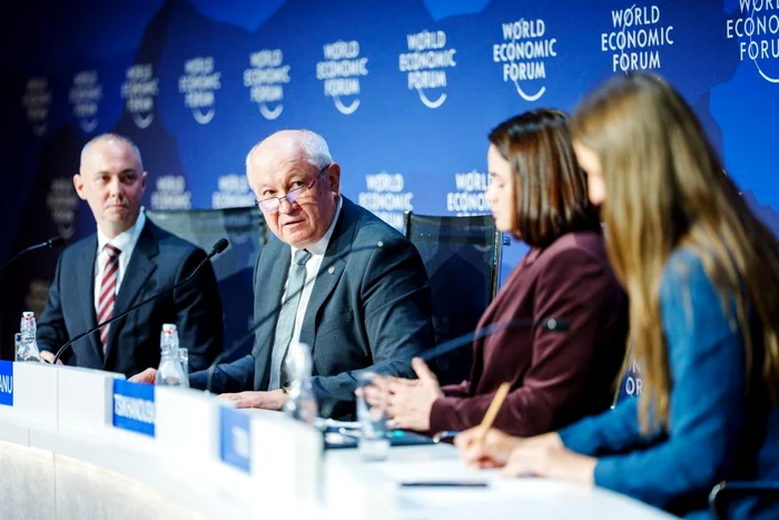 Premierul a participat la discuții alături de Oana Țoiu și Svetlana Tihanovskaia. FOTO: Gov.md