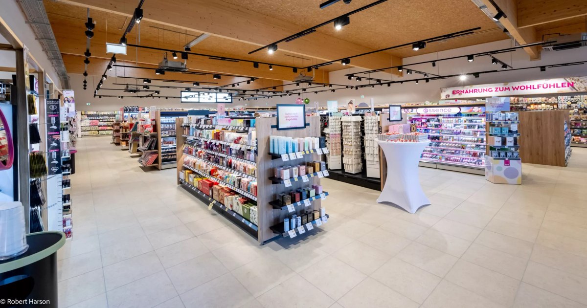 Un nou lanț de drogherii se lansează în România. Grupul german a deschis joi primul magazin