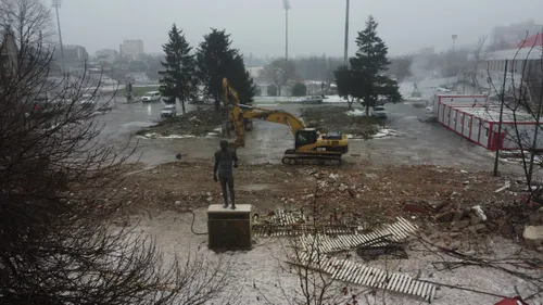 Statuia lui Ivan Patzaichin de la stadionul Dinamo FOTO Iosif Popescu/GOLAZO.ro